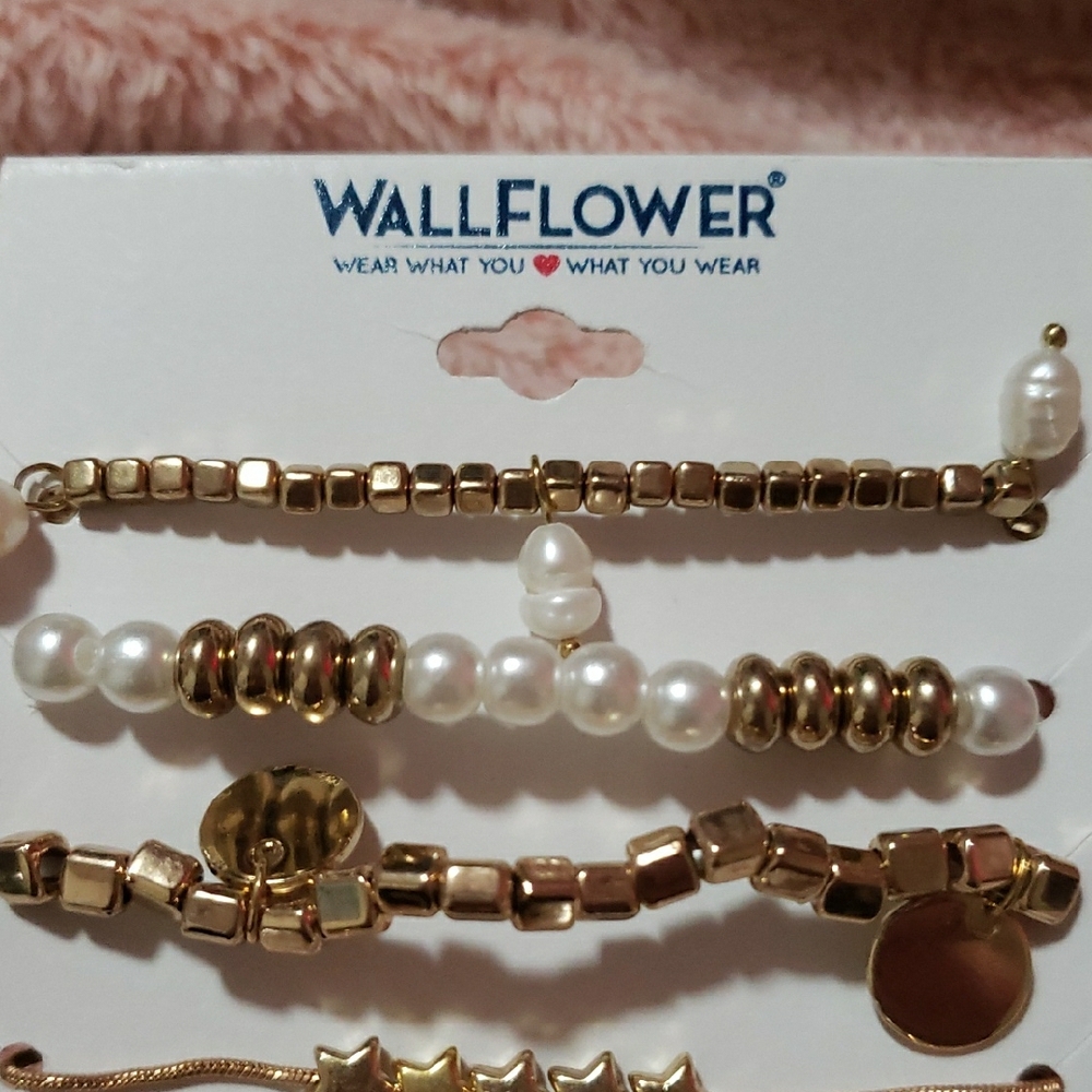 Wallflower Gold and White Vintage-Inspired Stretch Bracelet Collection - Picture 2 of 3